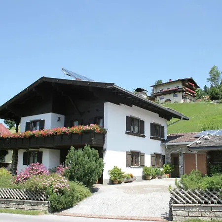 בקתה Ravishing Chalet Near Tyrol Near Ski Area ווסטנדורף